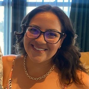 Meet your Posher, Olivia